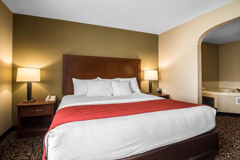 קורטלנד Clarion Inn & Suites - University Area מראה חיצוני תמונה