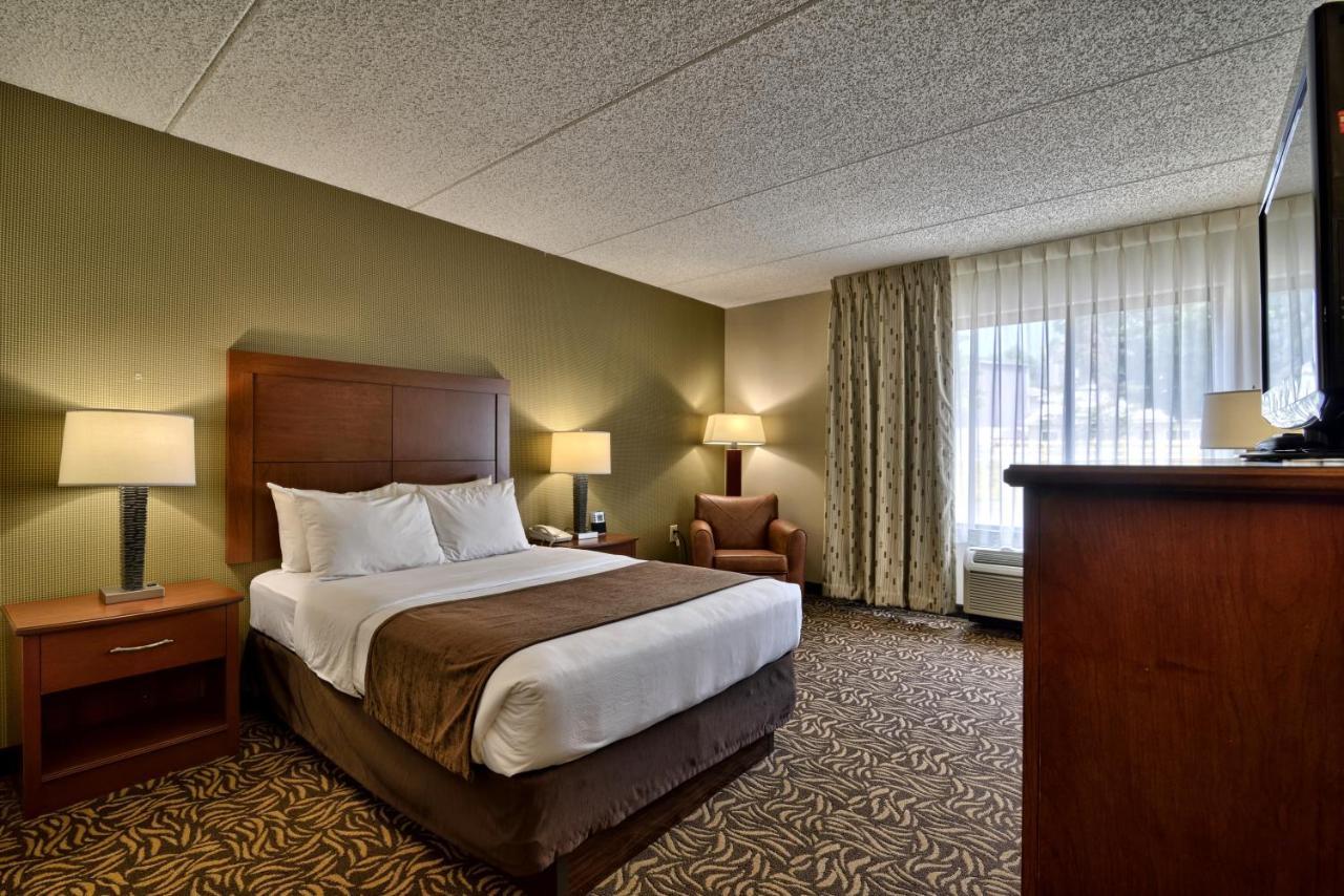 קורטלנד Clarion Inn & Suites - University Area מראה חיצוני תמונה