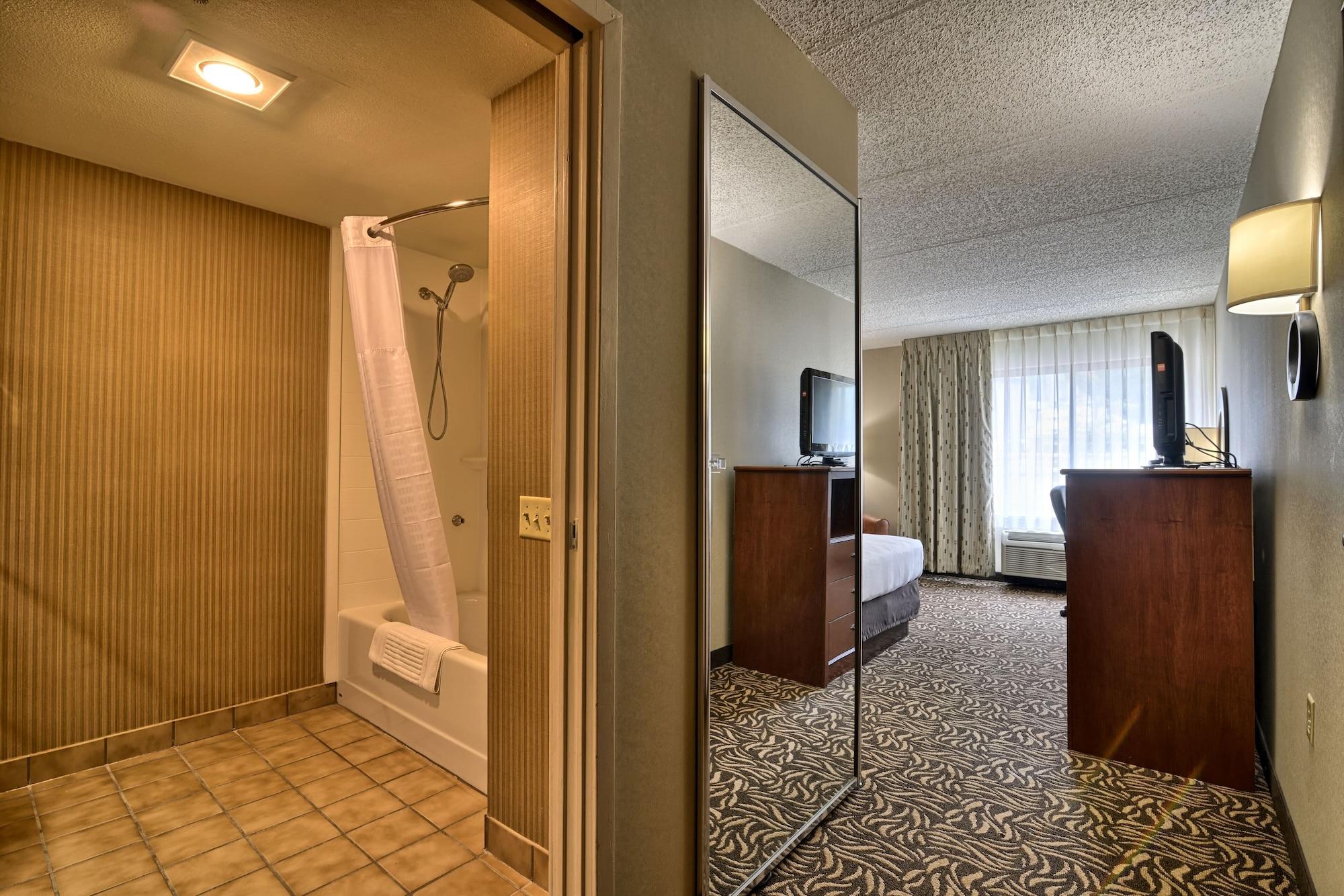 קורטלנד Clarion Inn & Suites - University Area מראה חיצוני תמונה