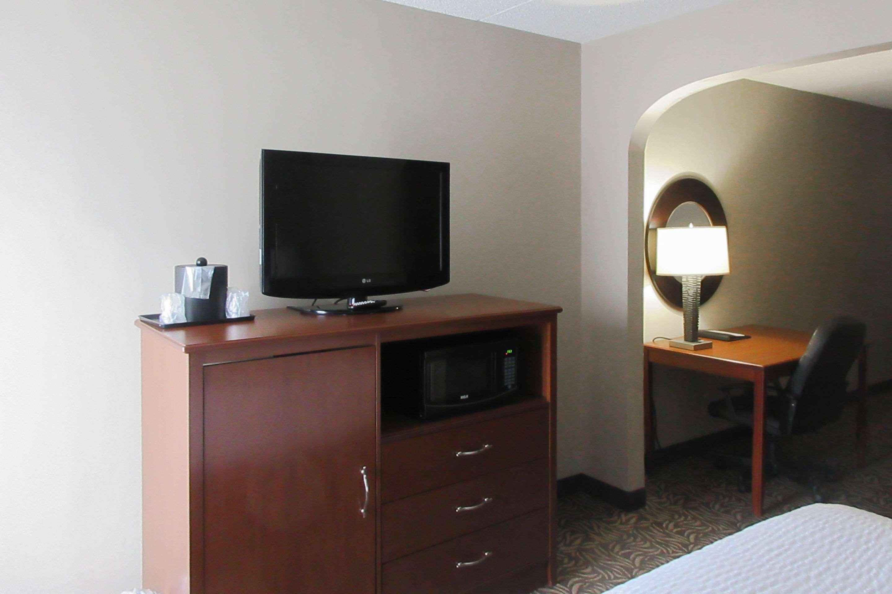 קורטלנד Clarion Inn & Suites - University Area מראה חיצוני תמונה
