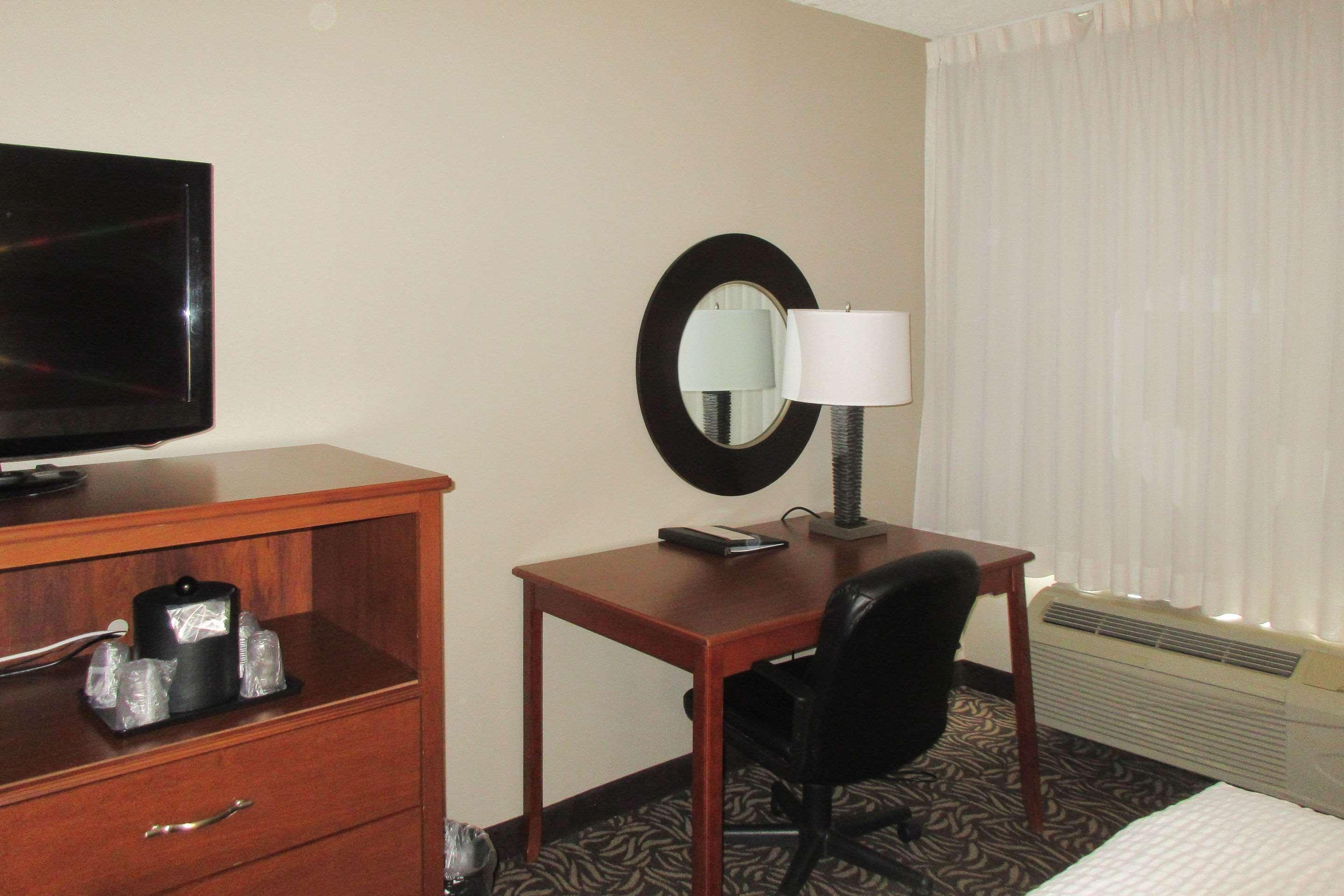 קורטלנד Clarion Inn & Suites - University Area מראה חיצוני תמונה
