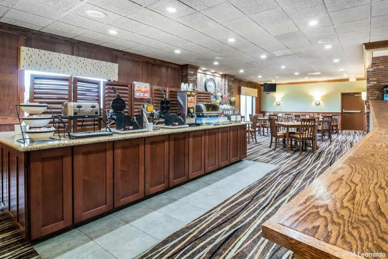 קורטלנד Clarion Inn & Suites - University Area מראה חיצוני תמונה