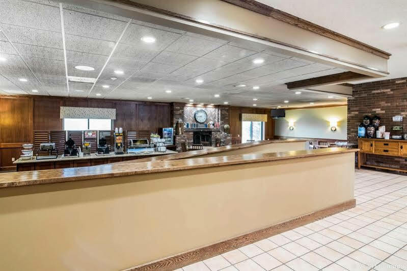 קורטלנד Clarion Inn & Suites - University Area מראה חיצוני תמונה