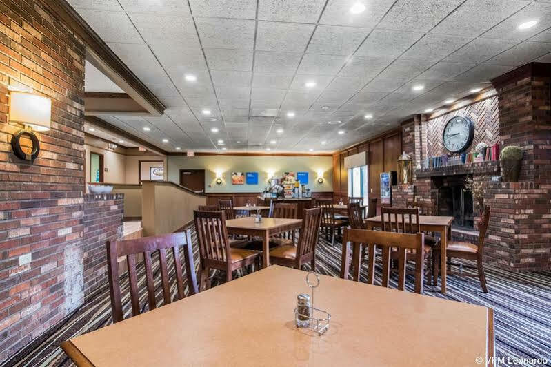 קורטלנד Clarion Inn & Suites - University Area מראה חיצוני תמונה